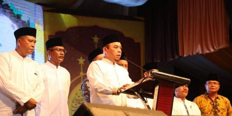 Bupati Labuhanbatu H Andi Suhaimi Dalimunthe ST MT saat memberikan sambutannya pada penutupan acara tersebut.