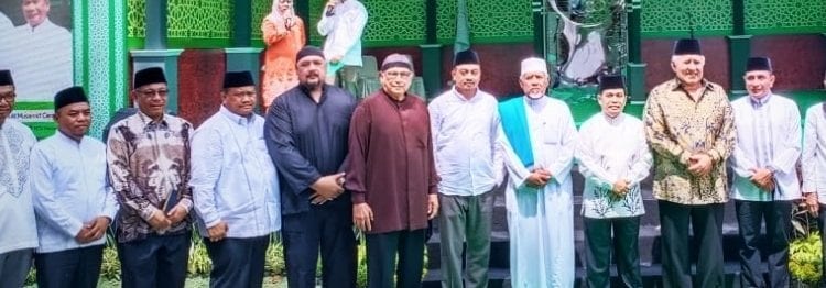 Bupati Labuhanbatu H Andi Suhaimi Dalimunthe berfoto bersama disela acara tersebut.