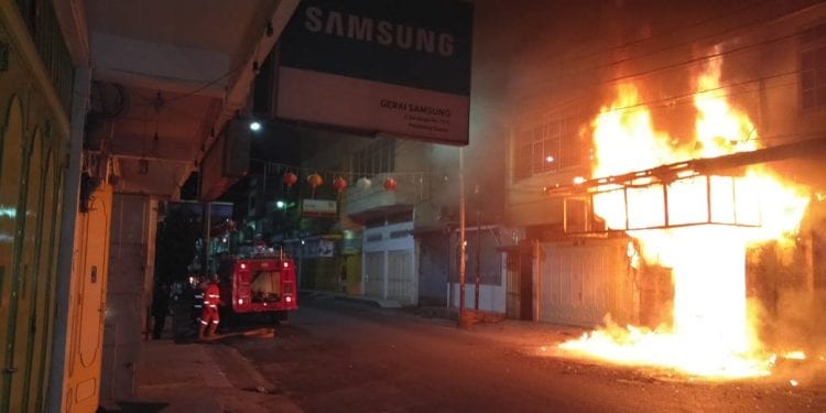 Tim gabungan Kodim 0208/Asahan dan Polres lakukan imbauan pada warga agar menjahui lokasi keramaian.