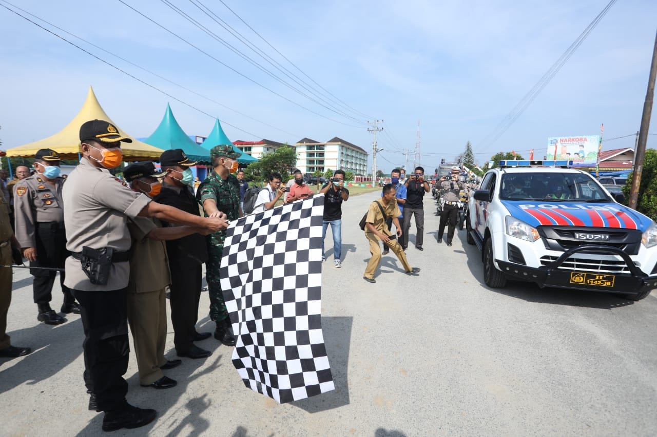 Pelepasan rombongan penyemprotan desinfektan disejumlah jalan di Kota Kisaran.