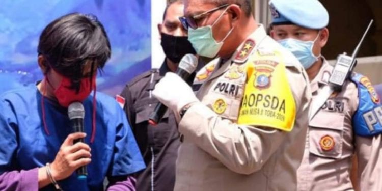 Tersangka yang membawa 4 kg sabu. Satu diantara keempat tersangka tewas ditembak