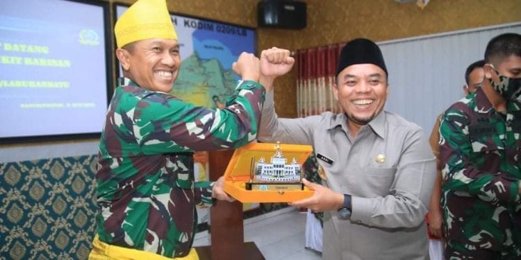 Bupati Labuhanbatu H Andi Suhaimi Dalimunthe ST MT bersama Kasdam l BB Brigjen TNI Didied Pramudito, SE