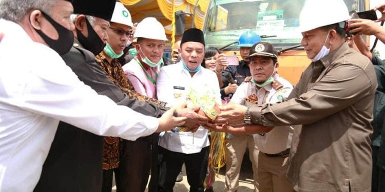 Bupati Labuhanbatu H Andi Suhaimi Dalimunthe ST MT saat hadir di PT LTS.