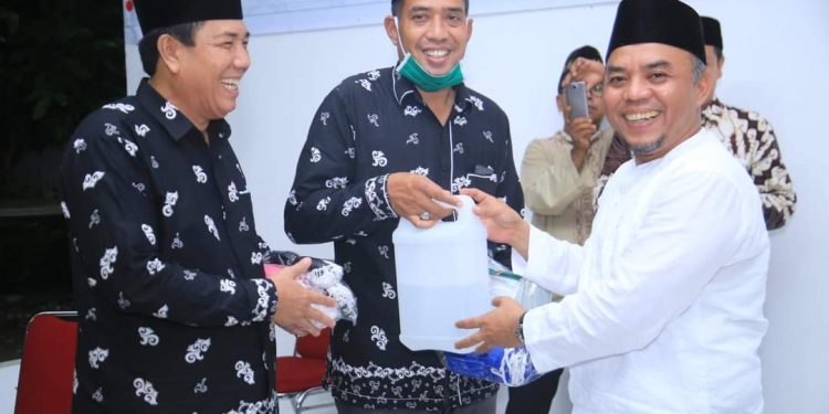 Bupati Labuhanbatu H Andi Suhaimi Dalimunthe (kanan).