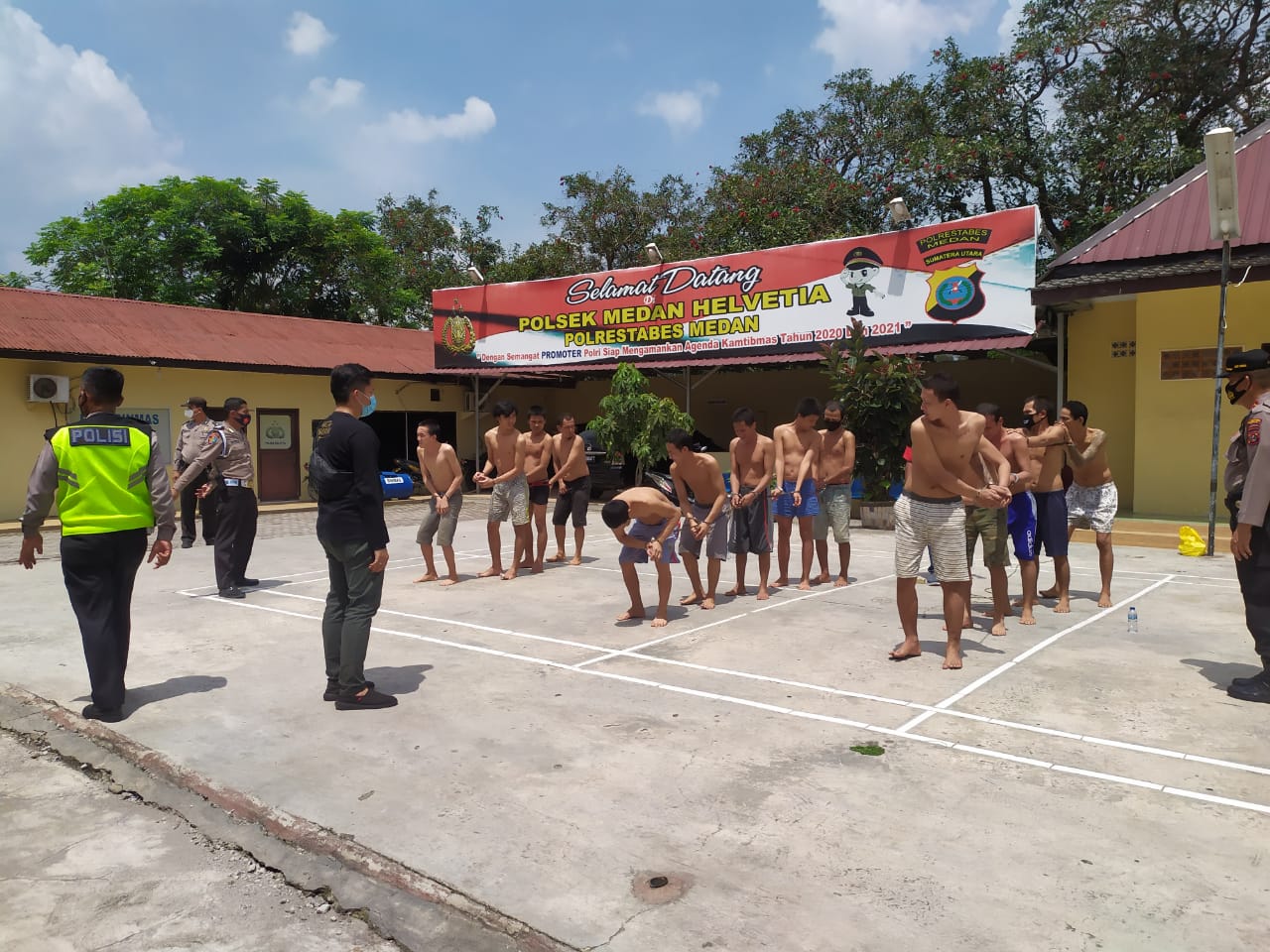 Tahanan Diajak Olahraga, Berjemur dan Cukur Rambut