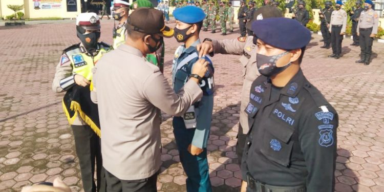 Suasana apel Gelar Pasukan Operasi Lilin Toba 2020 dalam rangka menyambut Natal 25 Desember 2020 dan Tahun Baru 1 Januari 2021 di Lapangan Apel Polres Tanjungbalai.