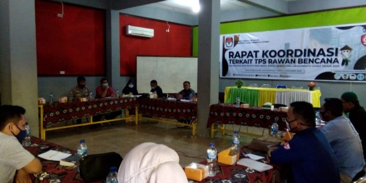 (Richad Silaban/taslabnews) KPU Labuhanbatu Utara menggelar Rapat Koordinasi Terkait TPS Rawan Banjir, Jumat (4/12/2020) di Aek Kanopan.