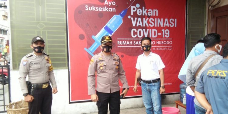 Kapolsek Kisaran Kota langsung memimpin pengamanan kegiatan vaksinasi Covid-19 di RSU Setio Husodo Kisaran.