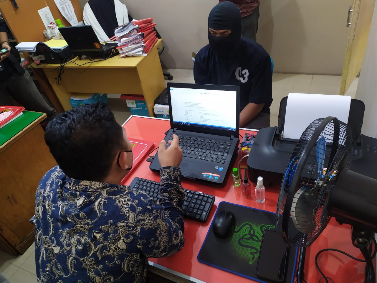 Perampok Bersenpi yang Nyamar jadi Teknisi WiFi Ini Ditembak Polisi