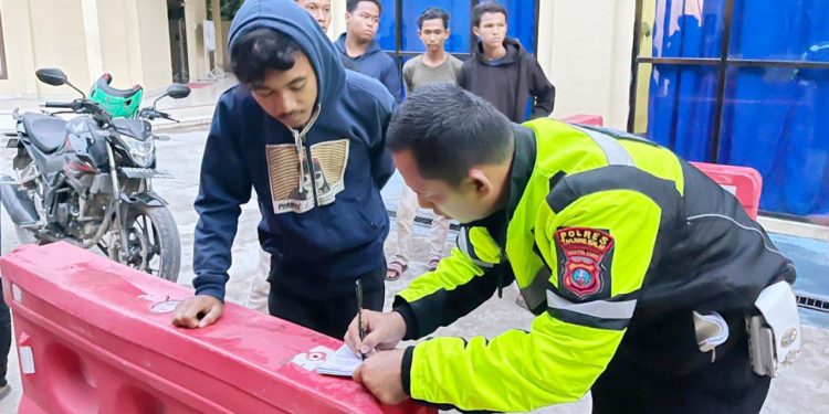 Kegiatan penertiban yang dilaksanakan Sat Lantas Polres Tanjungbalai tersebut dalam rangka Sahur On the Road atau Asmara Subuh Ramadhan  1442 H/2021 di Wilkum Polres Tanjungbalai, Polda Sumut.