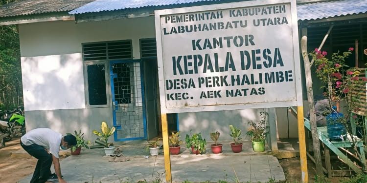 Kantor Kepala Desa Perkebunan Halimbe.