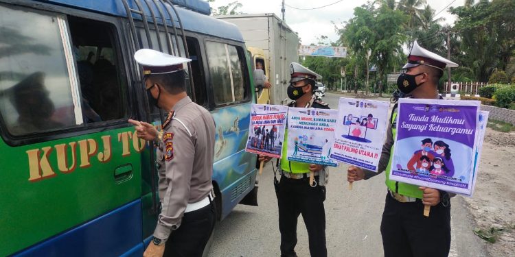 Sat Lantas Polres Tanjungbalai mengkampanyekan 'Tunda  Mudik Lebaran' di Kota Tanjungbalai.