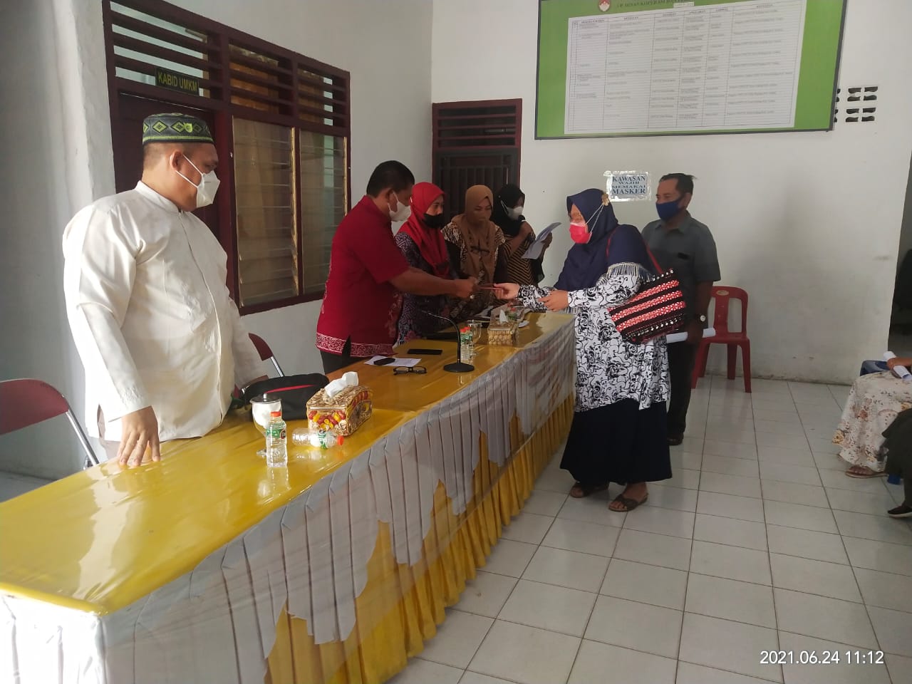 77 Pelaku UMKM di Asahan Terima Buku Tabungan Dana Pinjaman Bergulir