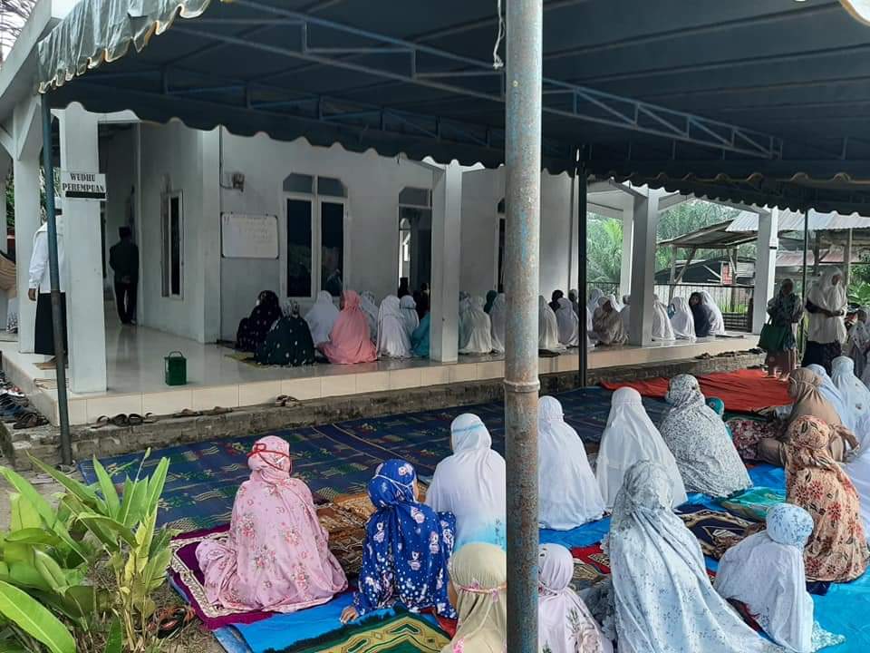 Jamaah Musholla Shomadiyah Asahan Gelar Sholat Ied Adha dan Sembelih 2 Lembu dan 2 Kambing