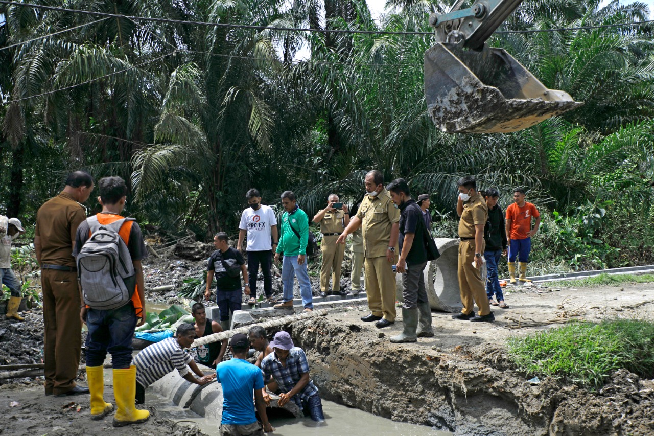 Tinjau Normalisasi Saluran Air, Ini PesanWakil Bupati Asahan