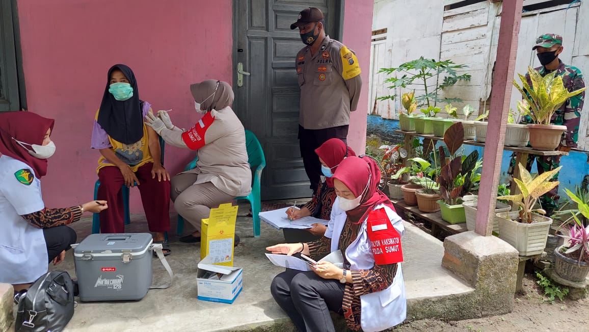 Polres Asahan Vaksin 50 Orang Penyandang Disabilitas dan Lansia