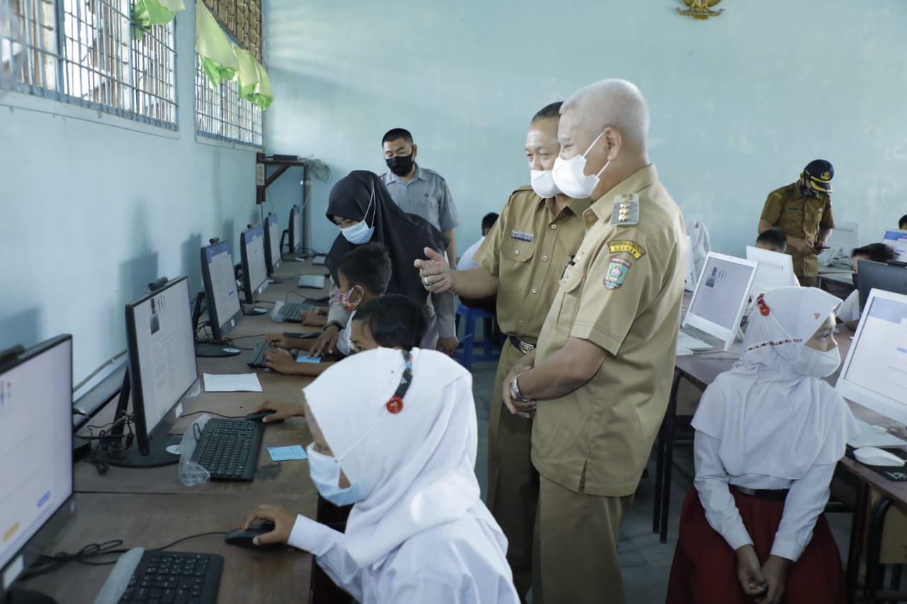 Tinjau Pelaksanaan ANBK, Bupati Asahan Minta Disdik Pastikan Tak ada Gangguan