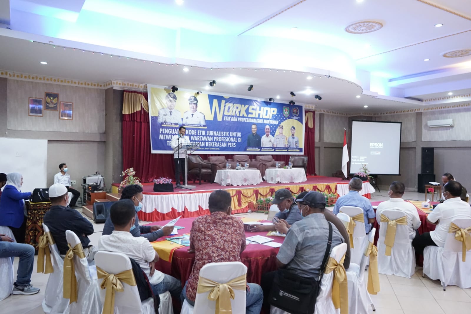 Workshop bertema "Etik dan Profesionalisme Wartawan" dengan sub tema "Penguatan kode etik jurnalistik untuk mewujudkan wartawan profesional di tengah ancaman kekerasan pers.