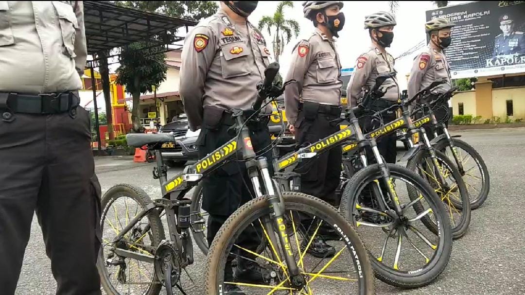 Personel Sat Samapta Polres Asahan Patroli Bersepeda ke Pasar dan Pusat Keramaian