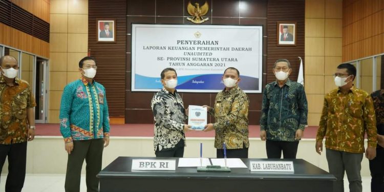 Bupati Labuhanbatu Serahkan LKPD Un-Audited Kepada BPK-RI