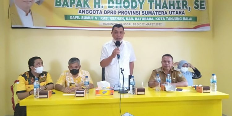 foto/teks: sofyan butar butar
Kegiatan reses anggota DPRD Sumut, H Dhody Thaher SE, dan Ketua Golkar Asahan, serta Ketua BM Kosgoro Asahan.