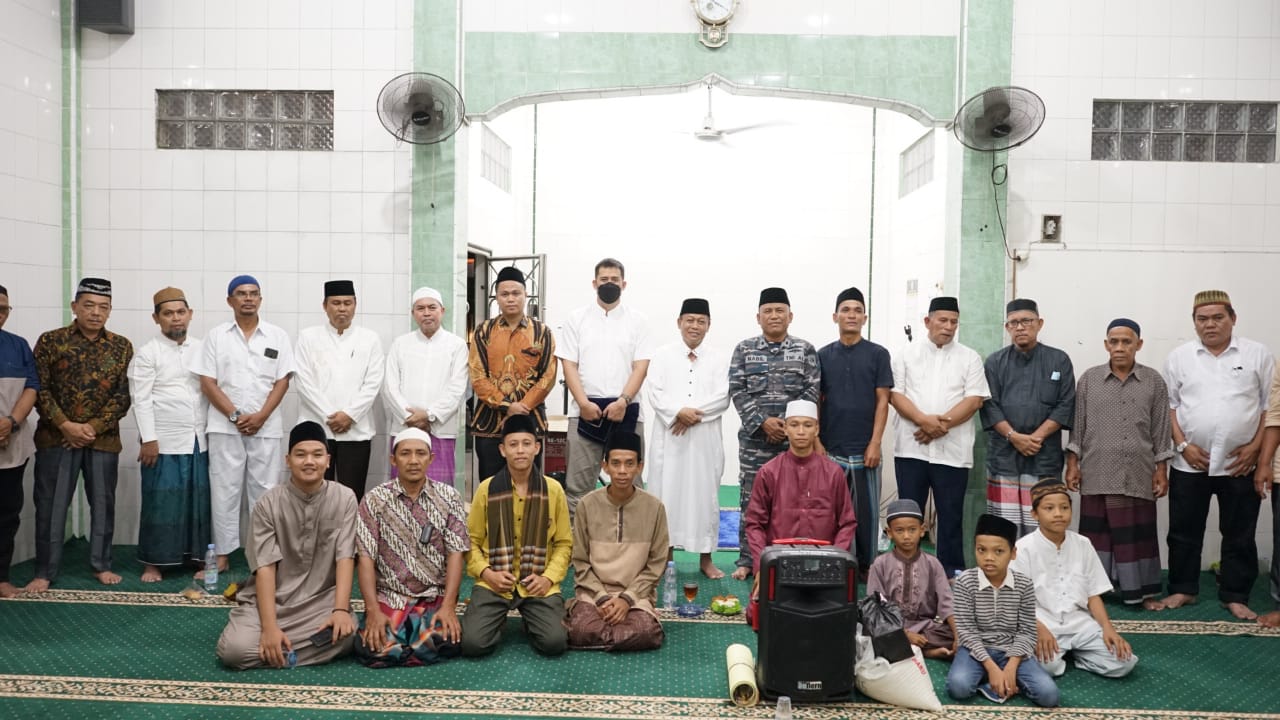 Plt Wali Kota Tanjungbalai H Waris Thalib Bersama Dandim dan OPD Safari Ramadhan di Musholla Saksi Kelurahan Bunga Tanjung