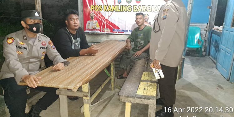 Personel Polsek Bandar Pulau Polres Asahan Patroli Pos Kamling Barokah