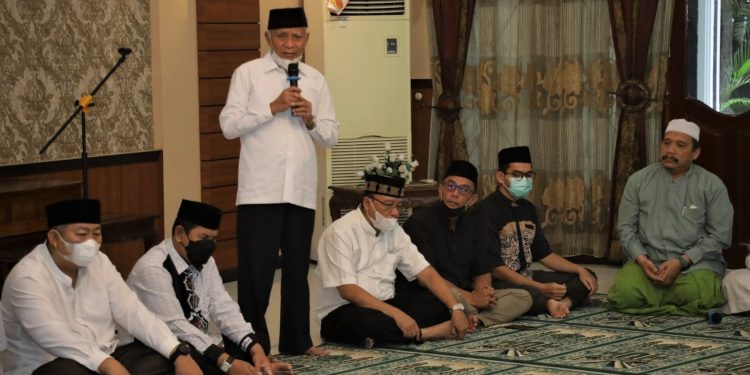 Bupati Asahan menyampaikan kata sambutan pada kegiatan peringatan 3 tahun wafatnya Drs H Taufan Gamma Simatupang.