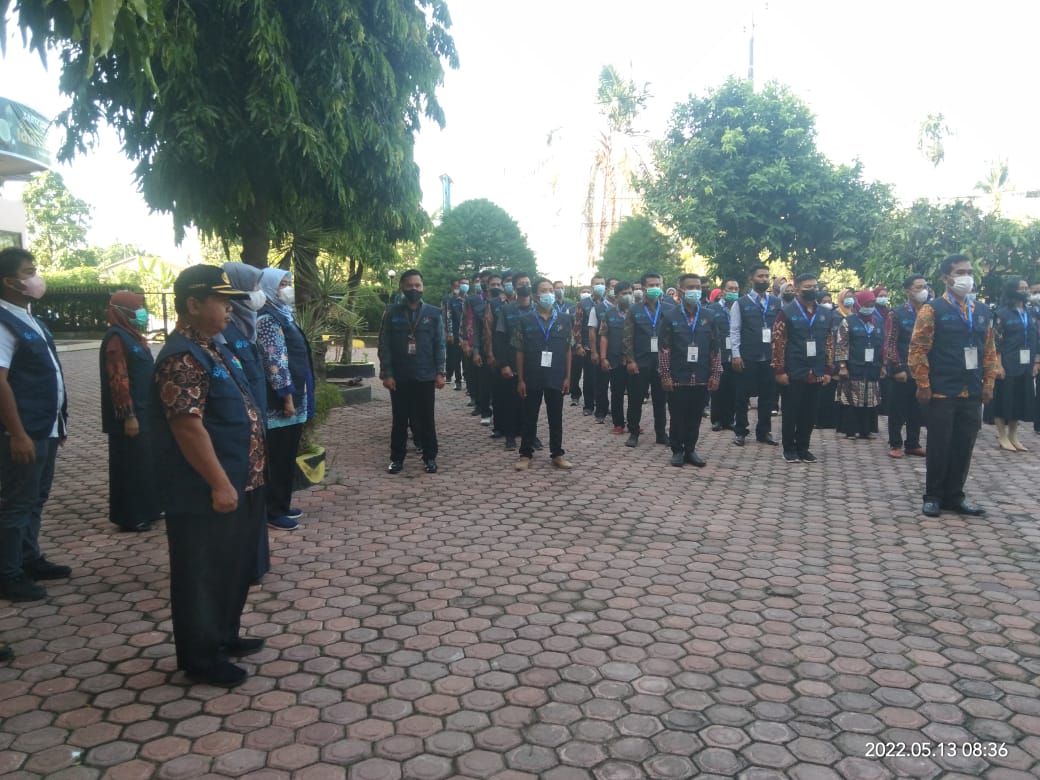 Pelepasan Burung Merpati "Warnai" Apel Siaga Petugas Sensus Penduduk di Hotel Sabty Garden Kisaran