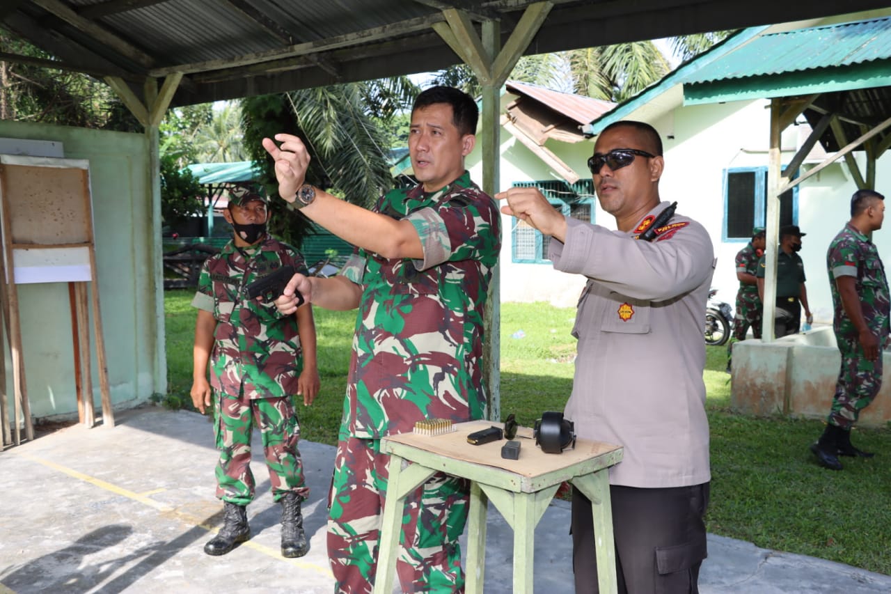 Keren, Kapolres Asahan dan Dandim 0208/AS Latihan Menembak