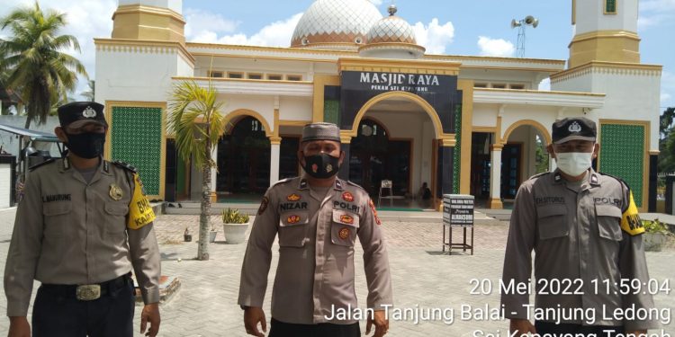 Personel Polsek Sei Kepayang Gelar Pengamanan di Masjid