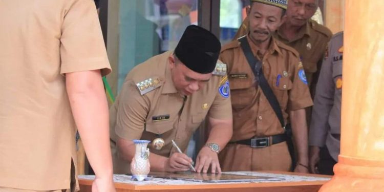 Bupati Labuhanbatu Resmikan Masjid Al - Hidayah di Desa Sei Kasih