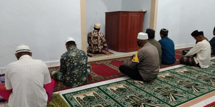 Personel Polsek Air Joman Laksanakan Gerakan Sholat Subuh Keliling