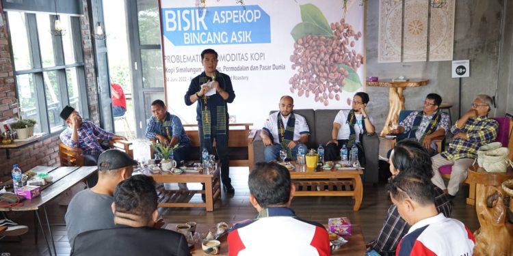 Bane Raja Manalu menjadi narasumber pada seminar bertema Bisik Aspekop Bincang Asik.