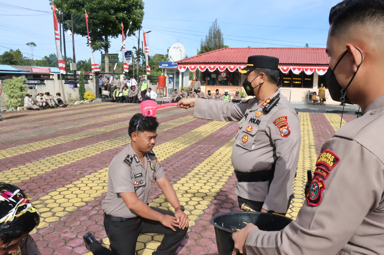 Selamat, 17 Personel Polres Tapteng Naik Pangkat