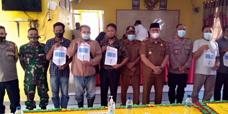 5 Cakades di Desa Padang Mahondang Lakukan Pencabutan Nomor Urut