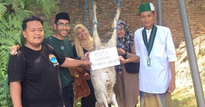 HMI CAKIS Sembelih Kambing Dari Akbar Tanjung