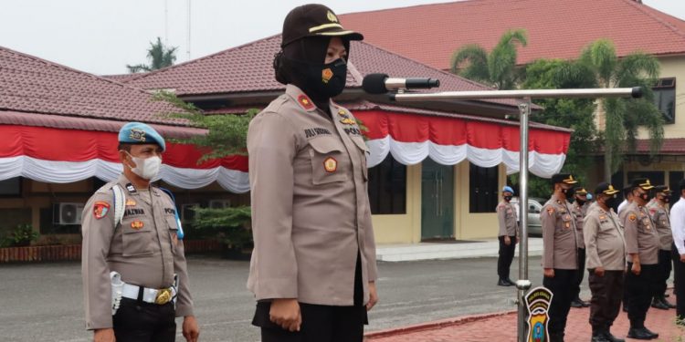 Personel Polres Asahan Dikasih Bubur Kacang Hijau dan Vitamin  saat Ikuti Apel yang Dipimpin Wakapolres 