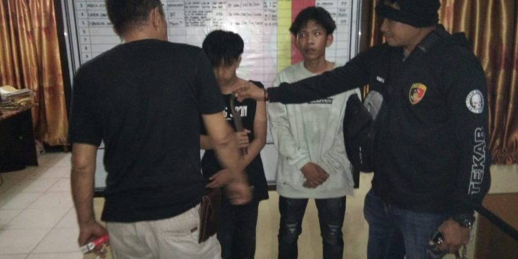 Bawa Sajam di Acara Syukuran Aqiqah yang Gunakan Musik DJ, Dua Pemuda Diamankan Personel Polsek Kota Kisaran