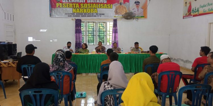 Personel Polsek Bandar Pulau Hadiri Sosialisasi Penyalahgunaan Narkoba di Desa Perkebunan Gunung Melayu