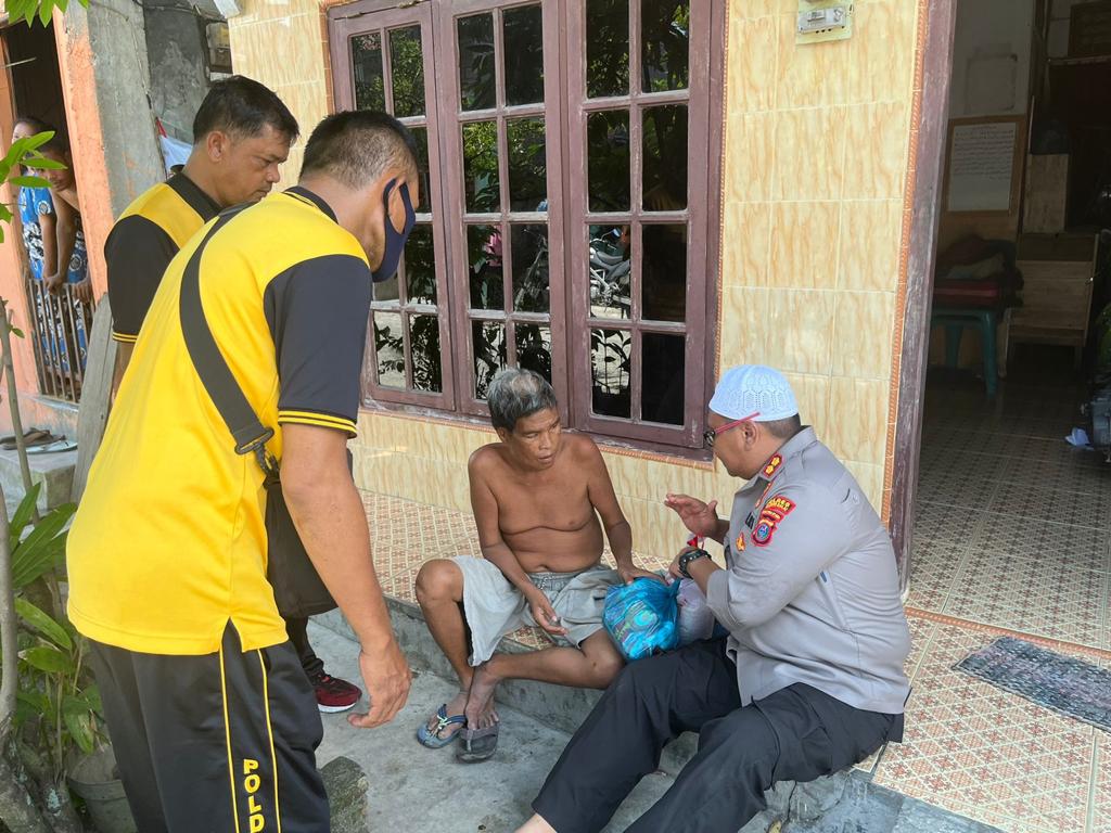 Jum'at Barokah, Kapolres Tanjungbalai Berbagi Kasih Kepada Warga