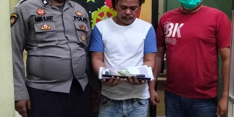 Lagi Asyik Nulis Nomor Togel, Polo Diciduk Reskrim Polsek Tanjungbalai Utara