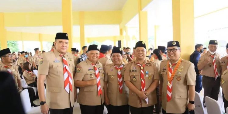 Bupati Labuhanbatu H Erik Adtrada Ritonga (dua kanan). 