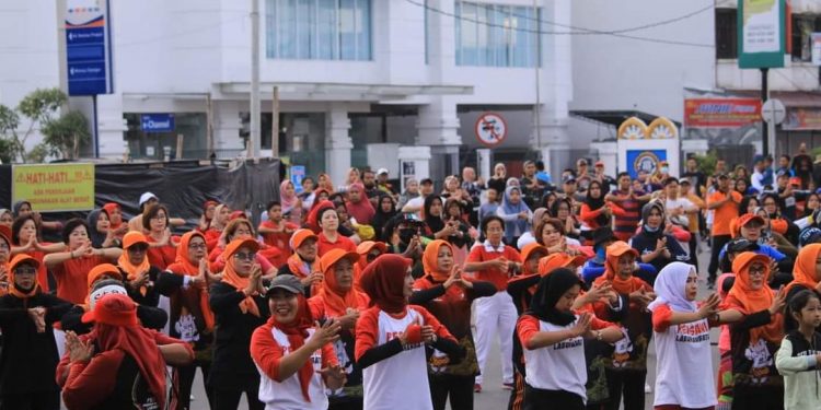 Ratusan Warga saat mengikuti CFD di Rantauprapat. 