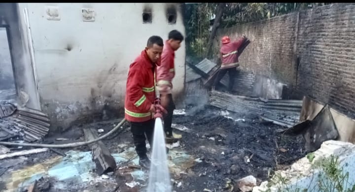 Rumah di Jalan Kartini Kisaran Terbakar