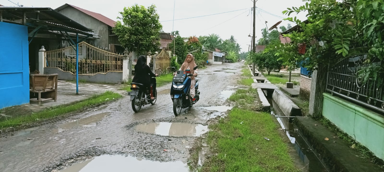 Jalan Tak Pernah Diperbaiki, Warga: Percuma Ada Anggota DPRD di Sini