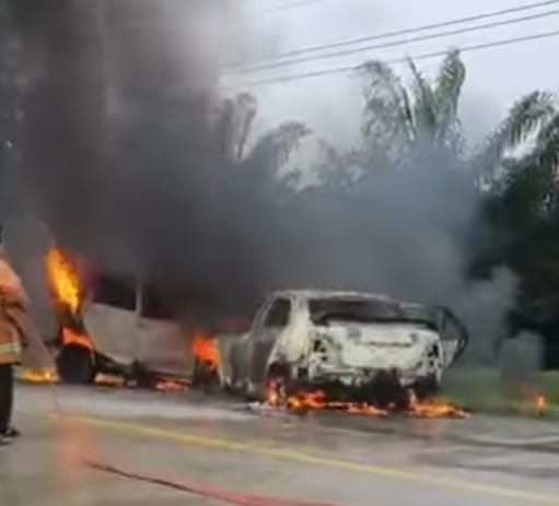 Tabrakan di Ledong Barat Asahan, Dua Mobil Terbakar 