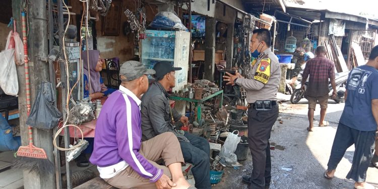 Bhabinkamtibmas Matahalasan Polres Tanjungbalai Sambangi Warga Sampaikan Pesan Kamtibmas