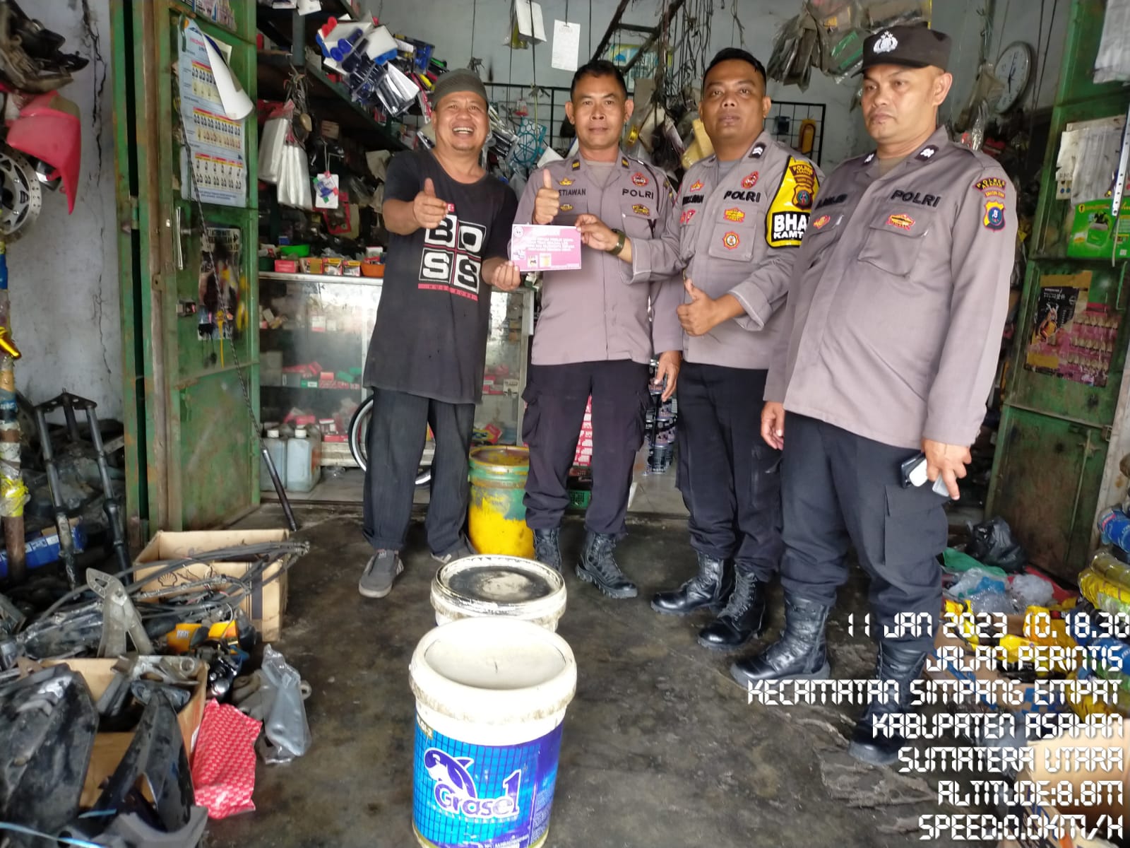 Personel Polsek Simpang Empat Asahan Larang Pedagang Jual Lem Kambing pada Anak di Bawah Umur