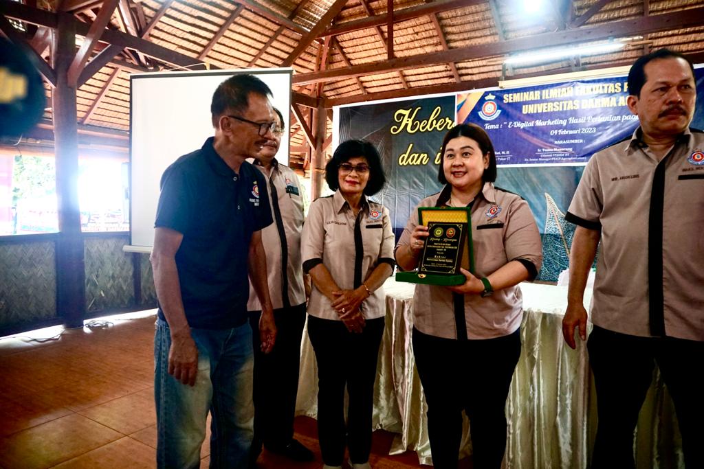 Universitas Darma Agung Gelar Reuni Akbar Sekaligus Seminar Ilmiah